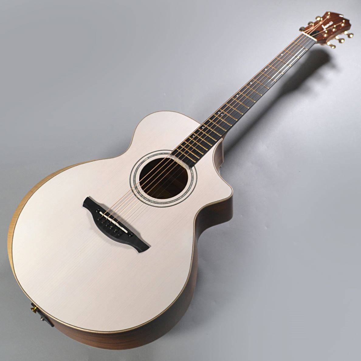 James2504_J-700C2WHM_P