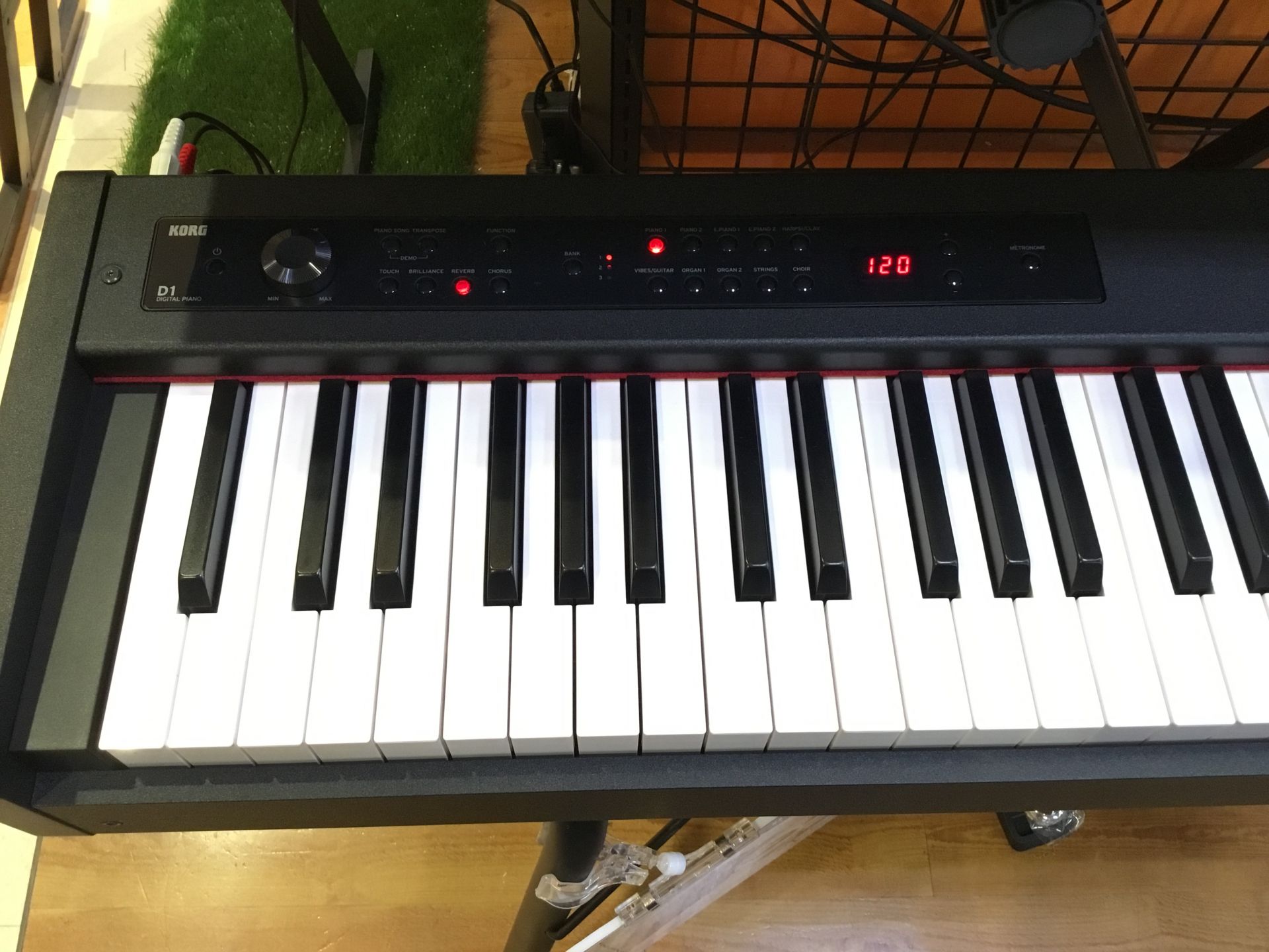 *KORG D1 こんにちは！島村楽器佐賀店デジタル担当の大渕です。KORG (コルグ)から持ち運びも可能で軽量、コンパクトな88鍵デジタルピアノ「D1」が入荷しました！クラシックだけでなく、ジャズもロックも、ファンクも弾きたい。狭い部屋にも置きたいし、どこにでも持っていける手軽さが欲しい。でもやっ […]