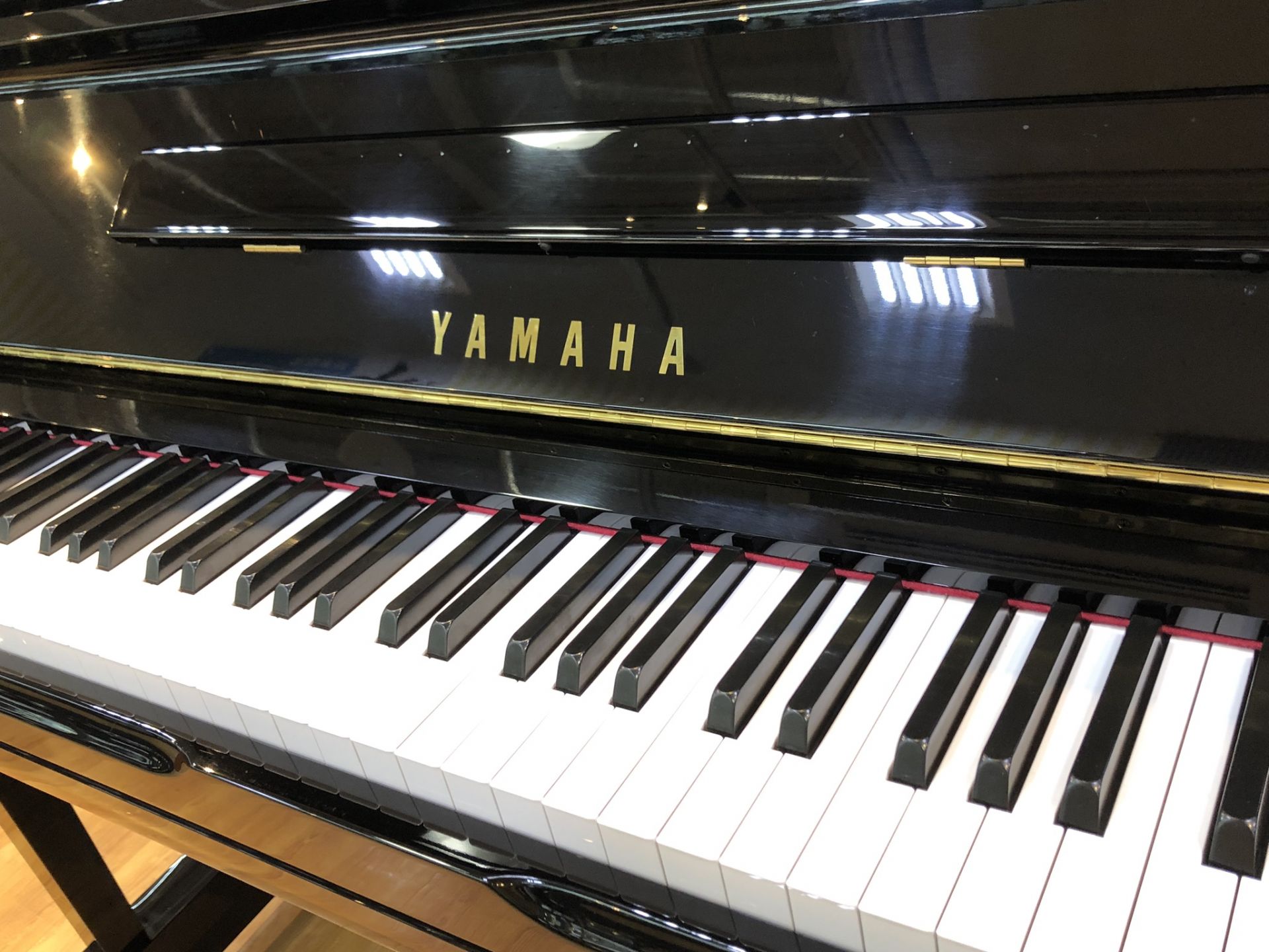 **YAMAHA YU3 高年式のスタンダードモデルです。豊かな響きの中低音部、明るく伸びやかなメロディ部、色彩感あふれる魅力的な音色が特徴です。 |*販売価格（税込）|[!￥572,400!]| |*サイズ|高さ：131cm]]横幅：153cm]]奥行：65cm]]重量：235kg| |*製造年数 […]