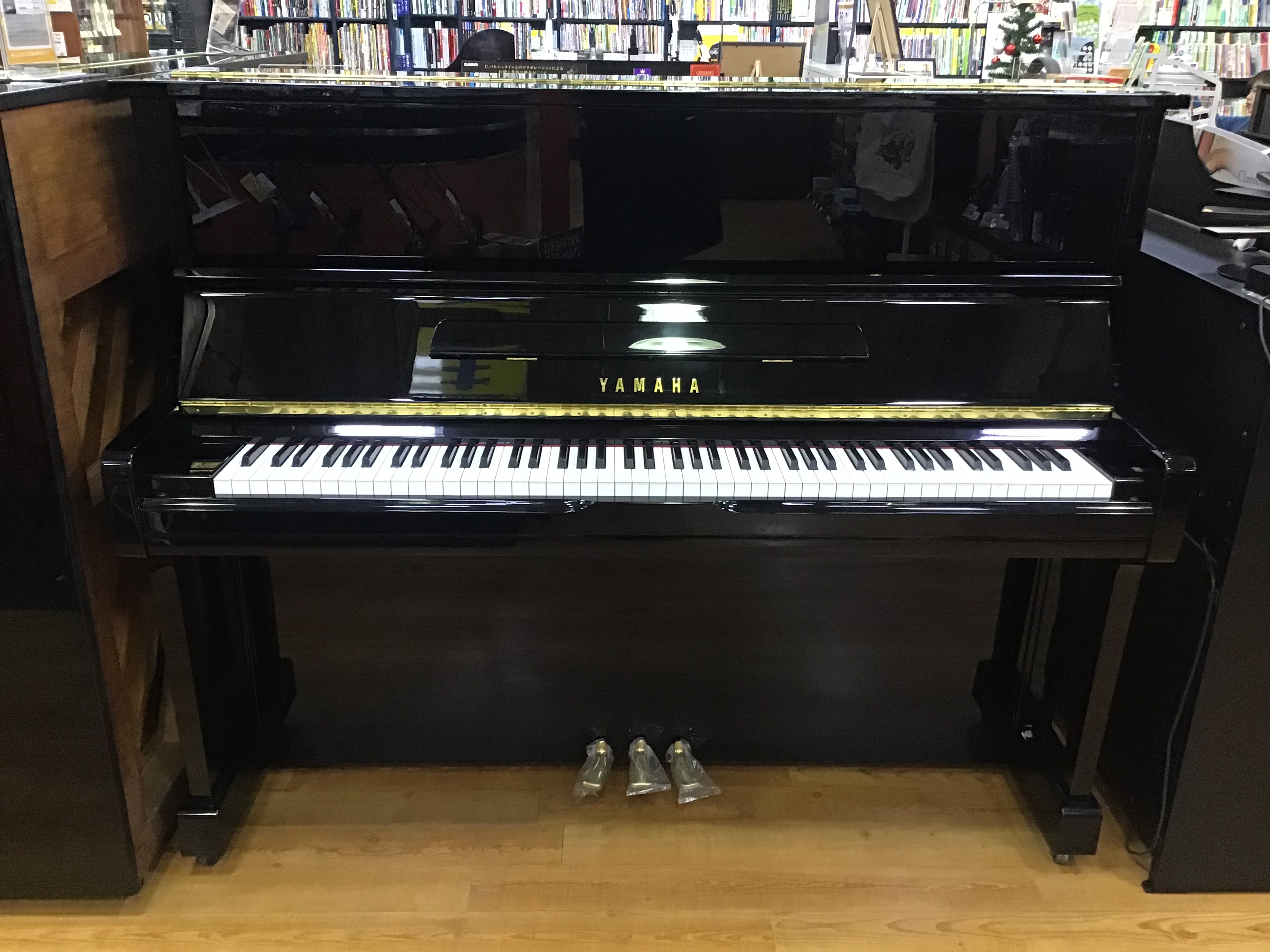 【特報】展示品入れ替えのためヤマハ中古アップライトピアノU100を大特価にて！