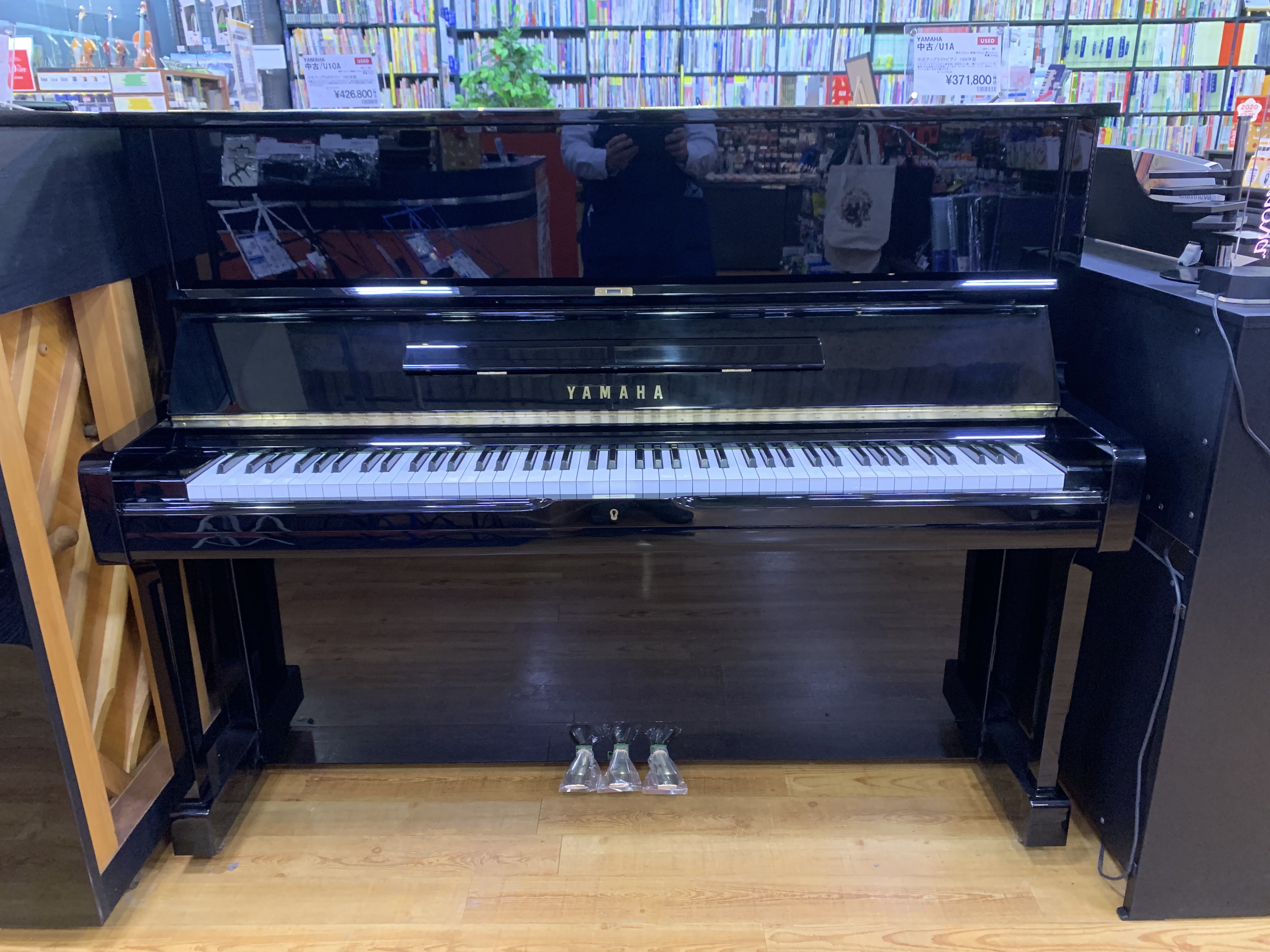 **YAMAHA U10A 1992年製 |*品番|U10A| |*販売価格|[!￥426,800(税込)!]| |*詳細|高さ121cmのスタンダードピアノでありながら伸びやかな音色。表現豊かな演奏もお楽しみいただけます。| |*サイズ|高さ：121cm]]横幅：150cm]]奥行：61cm]]重 […]