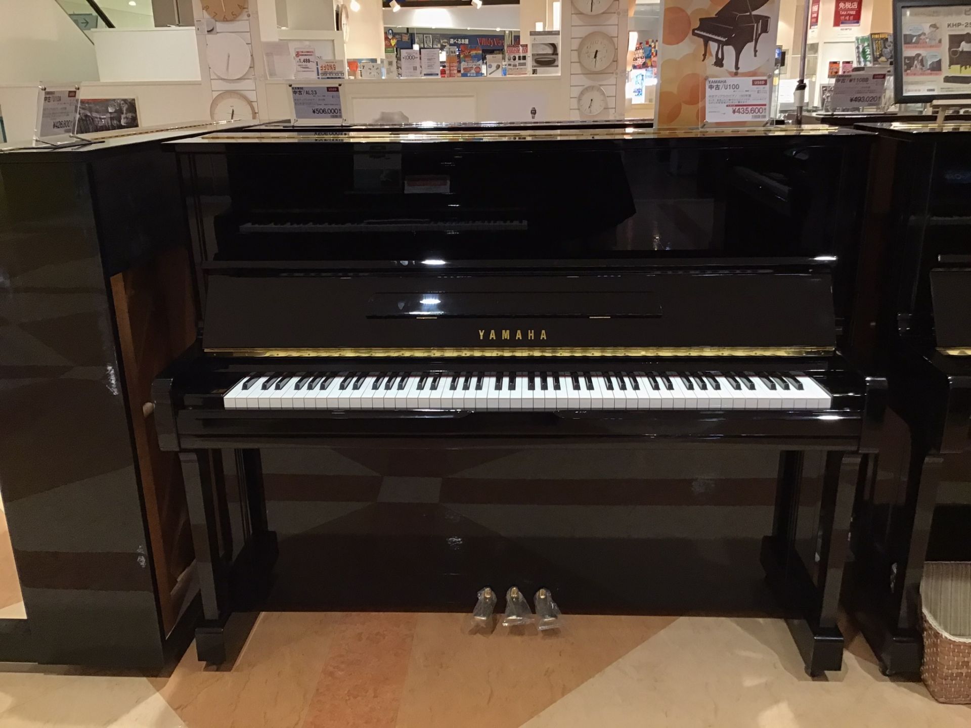 **YAMAHA U100 1995年製 |*品番|U100| |*販売価格|[!￥435,600(税込)!]| |*詳細|柔らかい響きで、タッチ音色ともに瑞々しさと躍動感のしっかりとしたピアノです。| |*サイズ|高さ：121cm]]横幅：151cm]]奥行：61cm]]重量：214kg| **お […]