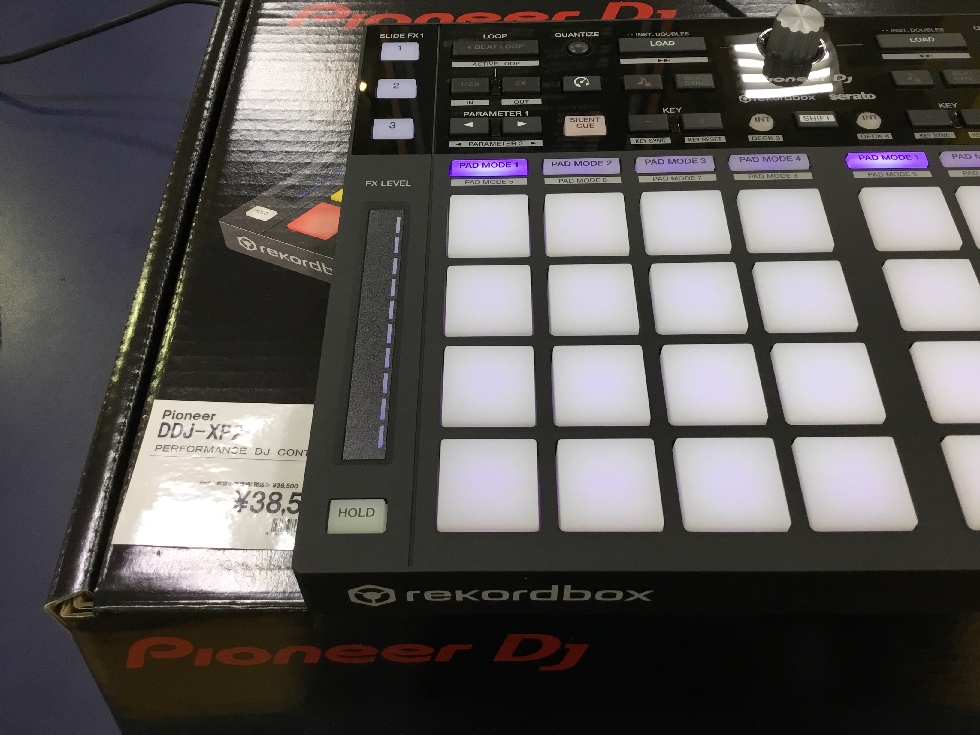 DJさらなるパフォーマンスを演出するMIDIコントローラーPioneer DJ