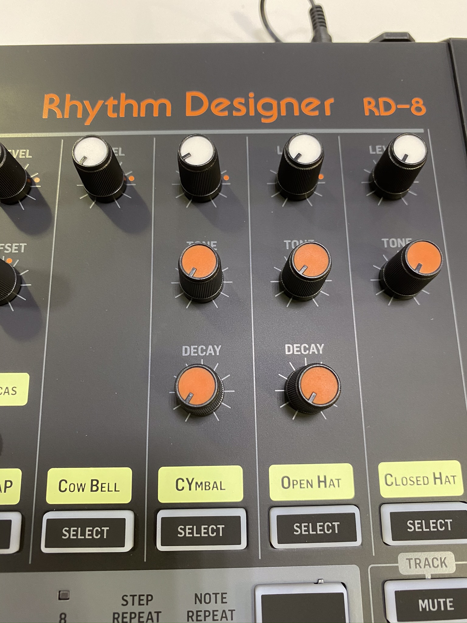 BEHRINGER RD-8 RHYTHM DESIGNER リズムマシン