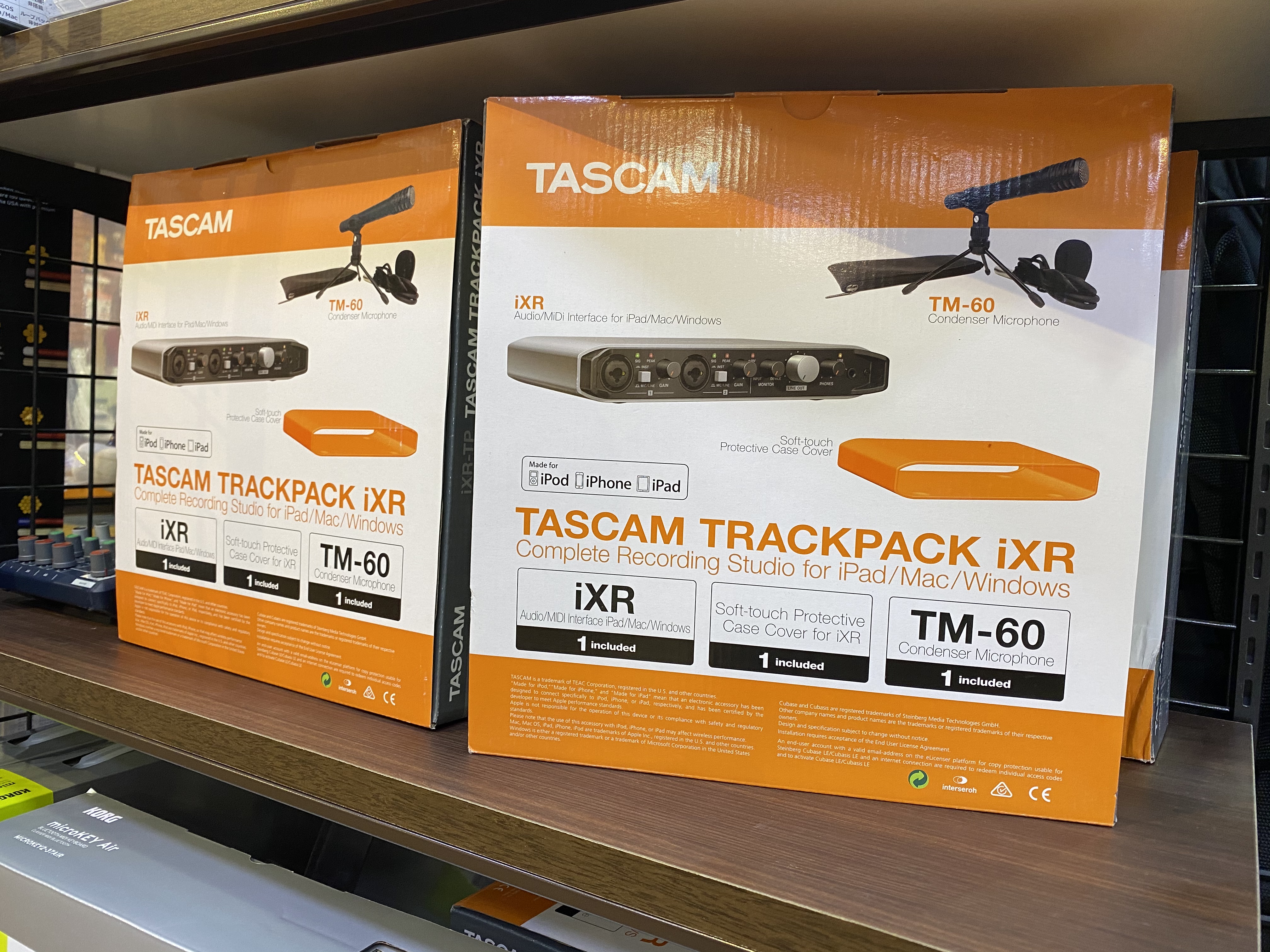 マイクセットの小型オーディオインターフェイス「TASCAM TRACKPACK iXR」入荷！