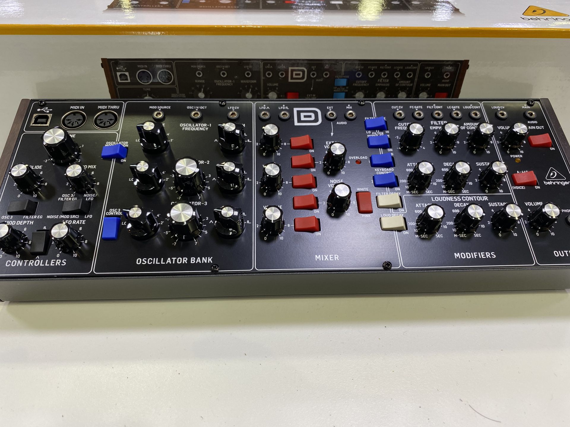 *3系統のVCO、ラダーフィルター、LFOを搭載したクラシックタイプのアナログ・シンセサイザー Behringer（ベリンガー）のMODEL Dが当店にも入荷しました！ 店頭では実際にお試しいただけます。 ぜひお気軽にご来店ください！ |*ブランド|*型名|*税込価格| |Behringer|MOD […]