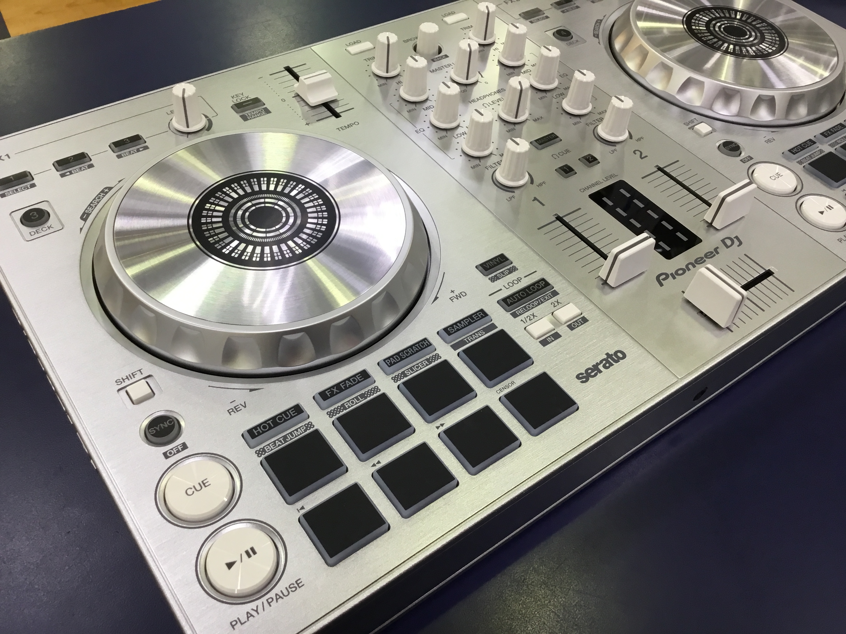 【DJ】PioneerDJ / DDJ-SB3限定カラーのシルバー入荷しました！