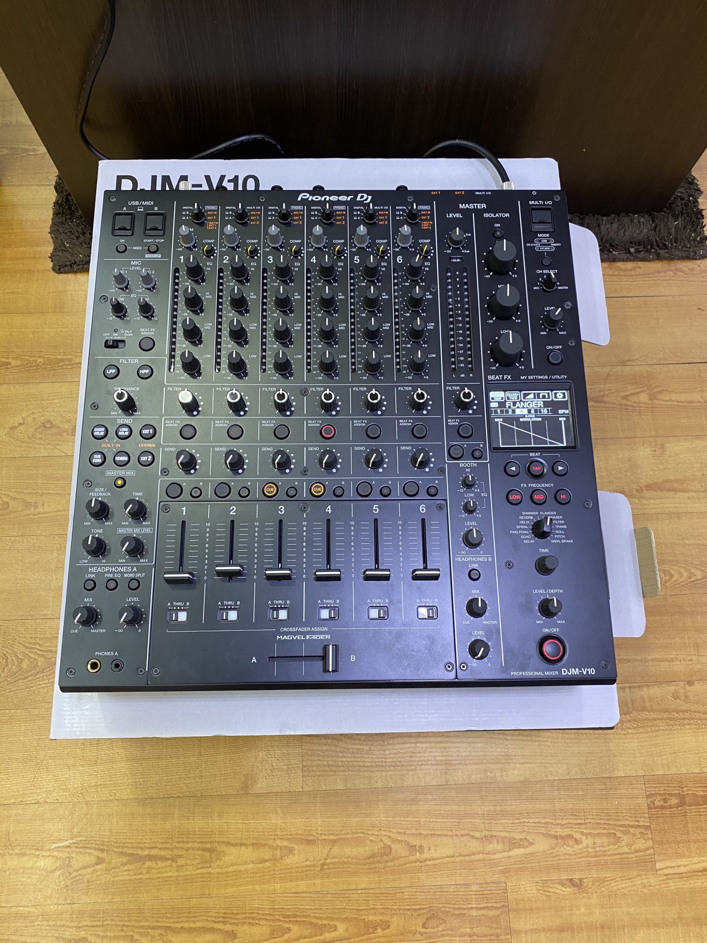Pioneer DJのDJミキサー最上位モデル『DJM-V10』期間限定展示中!!!