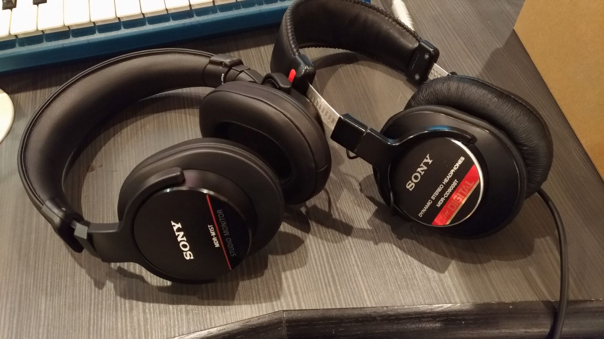 【モニターヘッドホン】 SONY / MDR-M1ST入荷しました！MDR-CD900STの現代版的な新たなモニターヘッドホンです