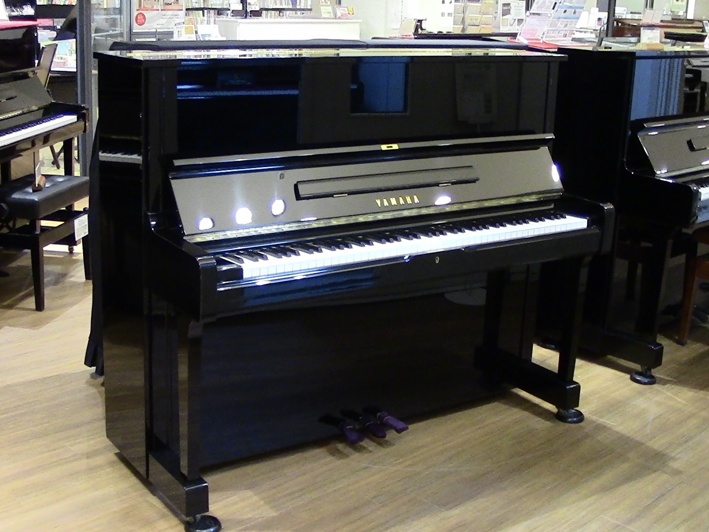 *YAMAHA U1A 1986年製 |*メーカー|YAMAHA| |*品番|U1A（中古）| |*販売価格（税込）|[!￥418,000!]| |*年式|1986年製| |*サイズ|横幅150cm×奥行き61cm×高さ121cm| |*重さ|218kg| |*カラー|黒艶出| スタンダードモデルな […]