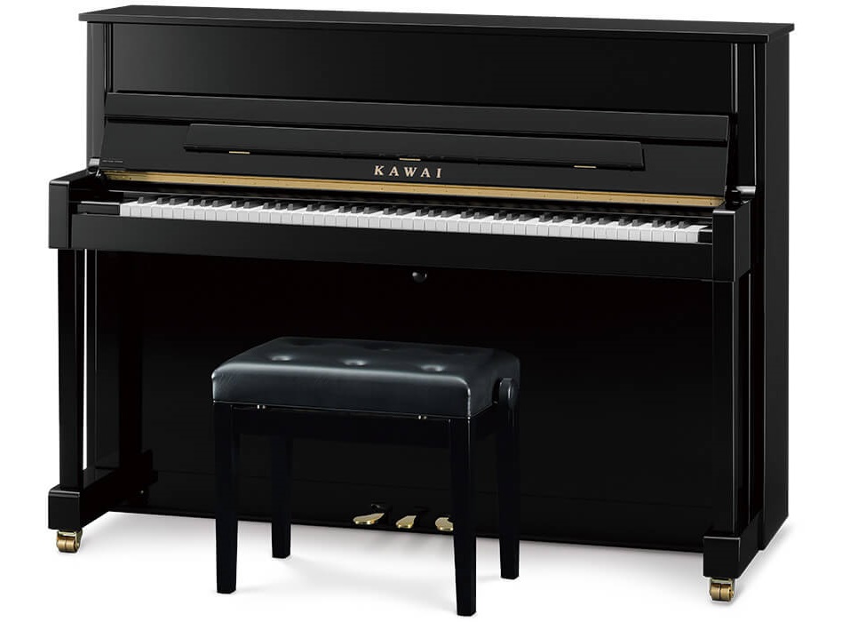 カワイ × 島村楽器コラボレーションモデル 第4弾として登場したK-114SX BPは、「ピアノは黒艶出しが良い」という方のための高さ113cmのコンパクトでシンプルなデザインのピアノです。 K-114SXシリーズ独自の華麗でモダンな外装仕上げと、本格的な演奏を同時にお楽しみいただけます。 ウルトラ […]