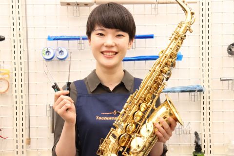 スタッフ写真 管楽器リペア 吉田