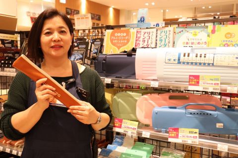 スタッフ写真 教育楽器 平井
