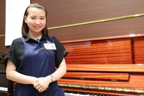 スタッフ写真 アコースティックピアノ 谷津