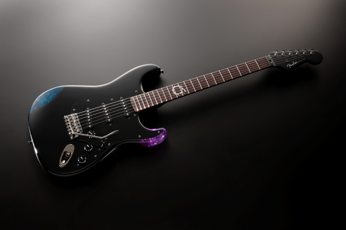 ファイナルファンタジーXIV × フェンダー数量限定コラボレーションギター　5月25日予約開始！