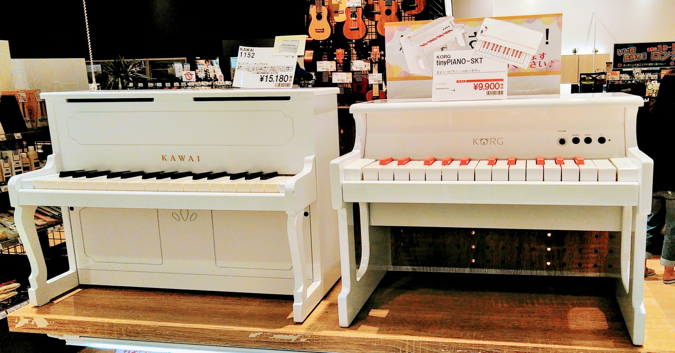 *tiny PIANOとハローキティがコラボしました！ 子供から大人まで、みんな大好きハローキティのtinyPIANOが仲間入りしました。キュートな天板とイメージ・カラーがあしらわれた鍵盤がポイントです。イラスト入りの箱で、ギフトにもぴったり！ 電子ピアノならではの安定した音程で、グランド・ピアノの […]