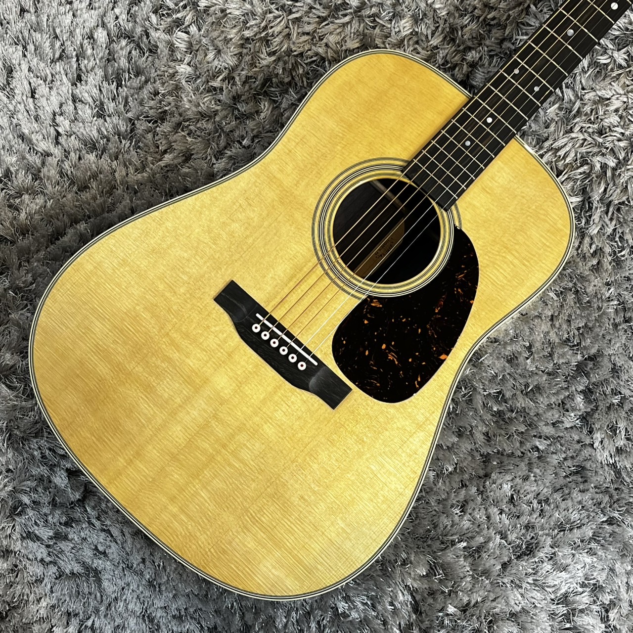 アコースティックギターD-28