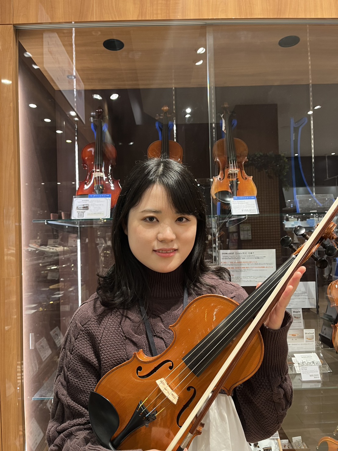 ヴァイオリンインストラクター山本　くるみ　（やまもと　くるみ）