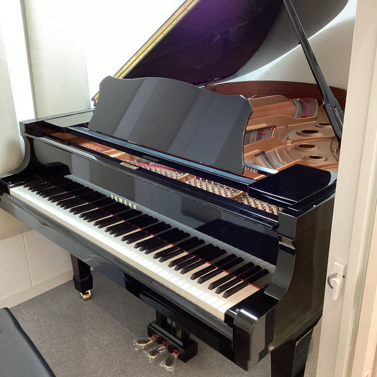 YAMAHA(ヤマハ)/グランドピアノ/中古C3（黒鏡面仕上げ）/1996年製