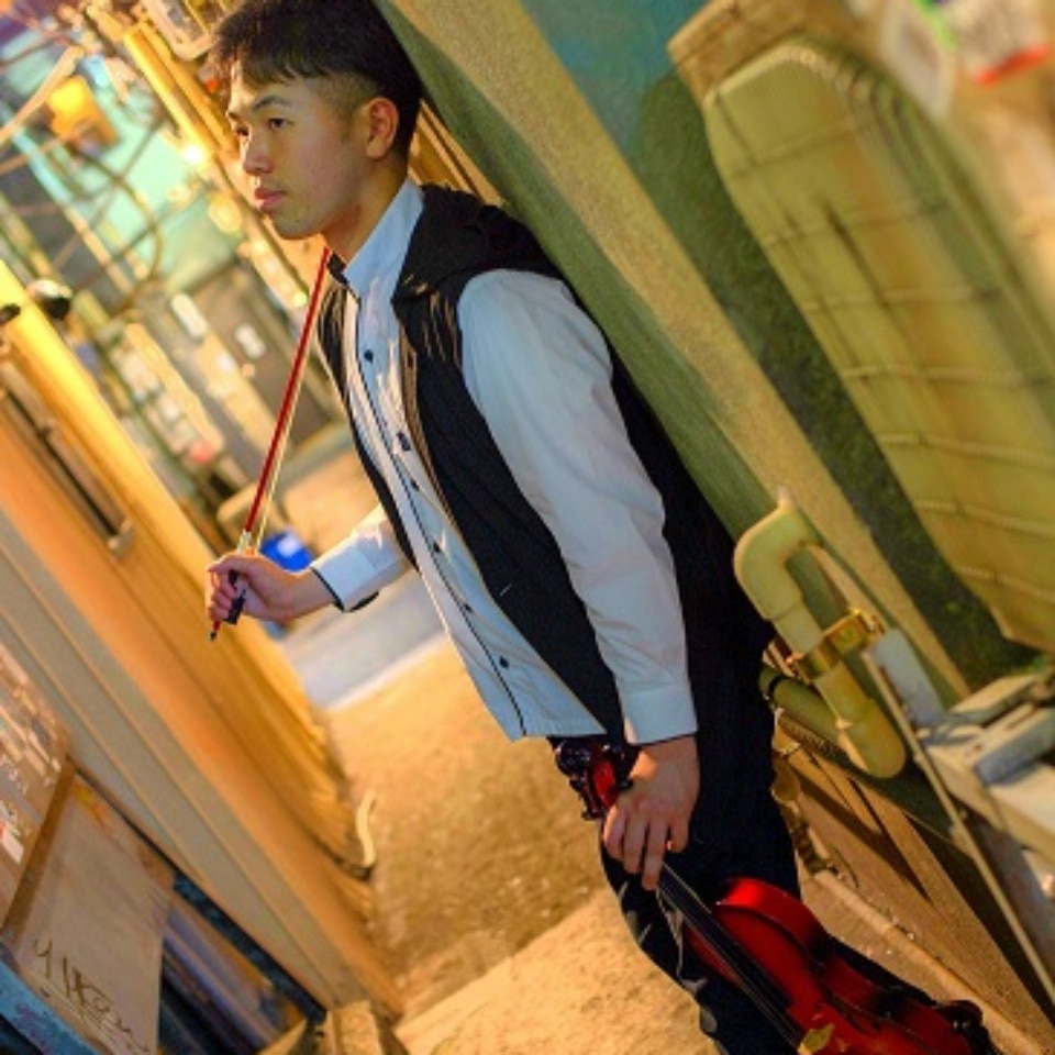 バイオリン講師岡田　隼