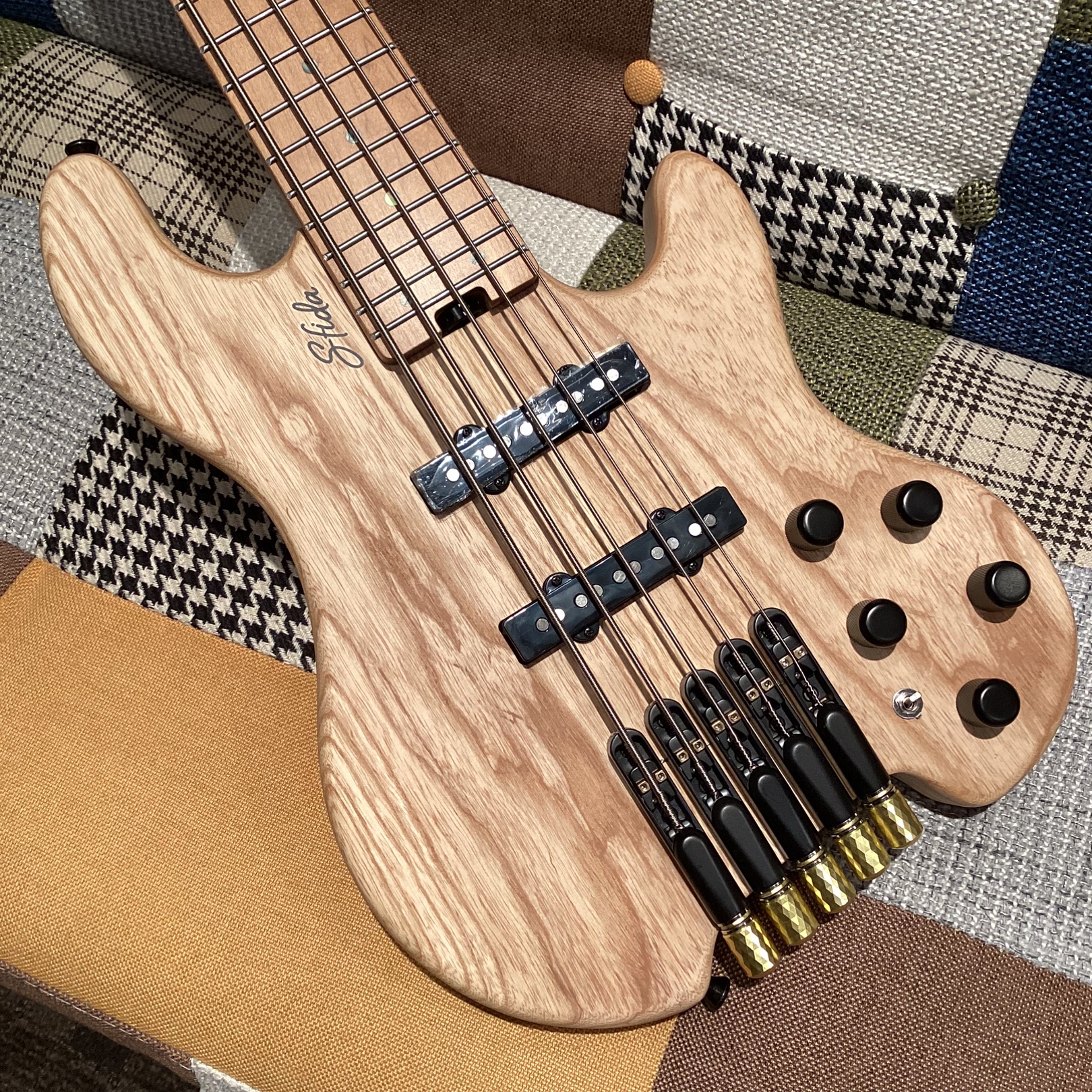 Sfida（スフィーダ）/5弦ヘッドレスベースSHB-850ASH NT
