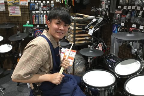 スタッフ写真 ドラム・デジタル機器 石塚