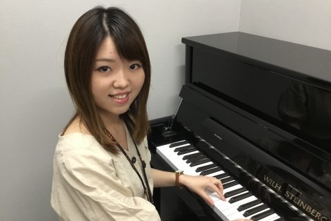 スタッフ写真 ピアノインストラクター 藤原