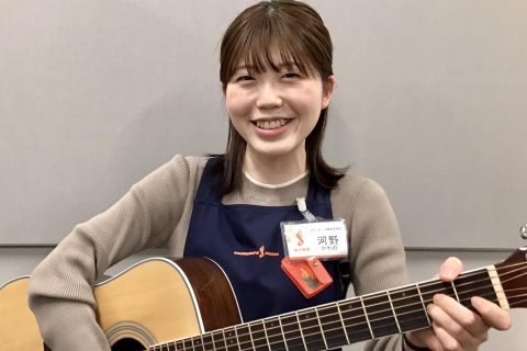 スタッフ写真 ピアノアドバイザー・管弦楽器・ウクレレ弾くさかい~ 河野