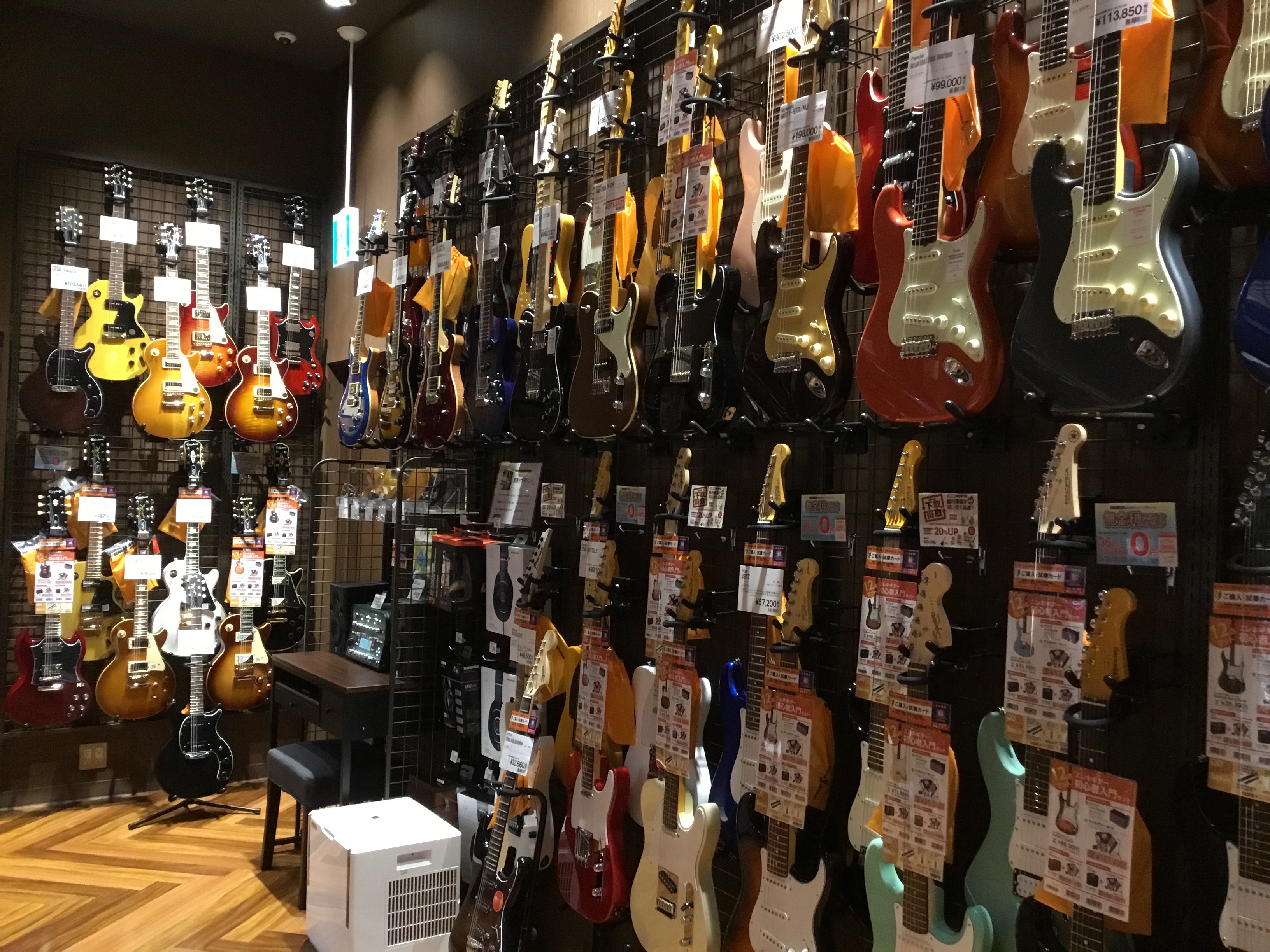 [https://www.shimamura.co.jp/p/service/guarantee/guitar.html:title=] みなさんこんにちは！ こちらの記事では]][!!『春から趣味でエレキギターを始めてみようかな』!!]]][!!『進学したら軽音楽部に入ってバンド活動してみたいな～ […]