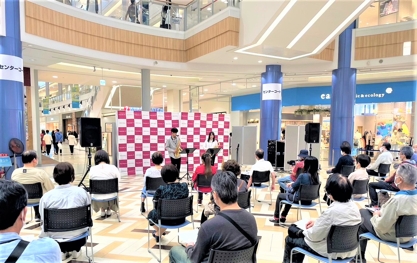 こんにちは！ サックスインストラクターの藤原 朱里です。 5月23日(火)にイオンモール堺北花田店センターコートにて「Sweet Time Concert」を開催いたしました！ CONTENTSSweet Time Concertとは？コンサートの様子音楽教室キャンペーンのお知らせ次回「Sweet  […]