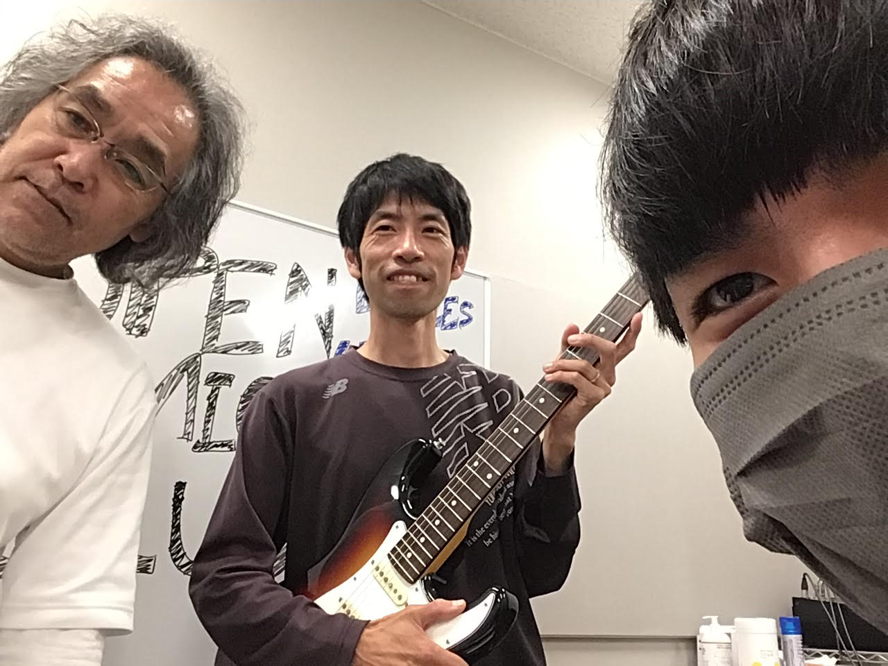 みなさま、こんにちは。 いつも堺北花田店のホームページをご覧頂き、ありがとうございます！ OPEN MIC CLUB担当の石塚です♪更新が遅くなり、大変申し訳ございません。。 10月27日18:00から第43回目のOPEN MIC CLUB開催しました。 今回の曲はザ・ビートルズさんより、「Let  […]