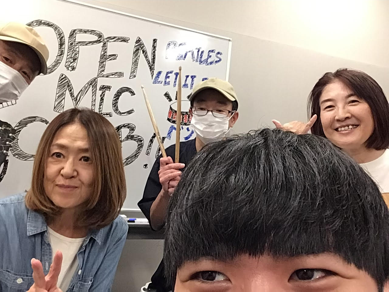 みなさま、こんにちは。 いつも堺北花田店のホームページをご覧頂き、ありがとうございます！ OPEN MIC CLUB担当の石塚です♪更新が遅くなってしまい、大変申し訳ございません。。 10月27日13:00から第42回目のOPEN MIC CLUB開催しました。 今回の曲はザ・ビートルズさんより、「 […]