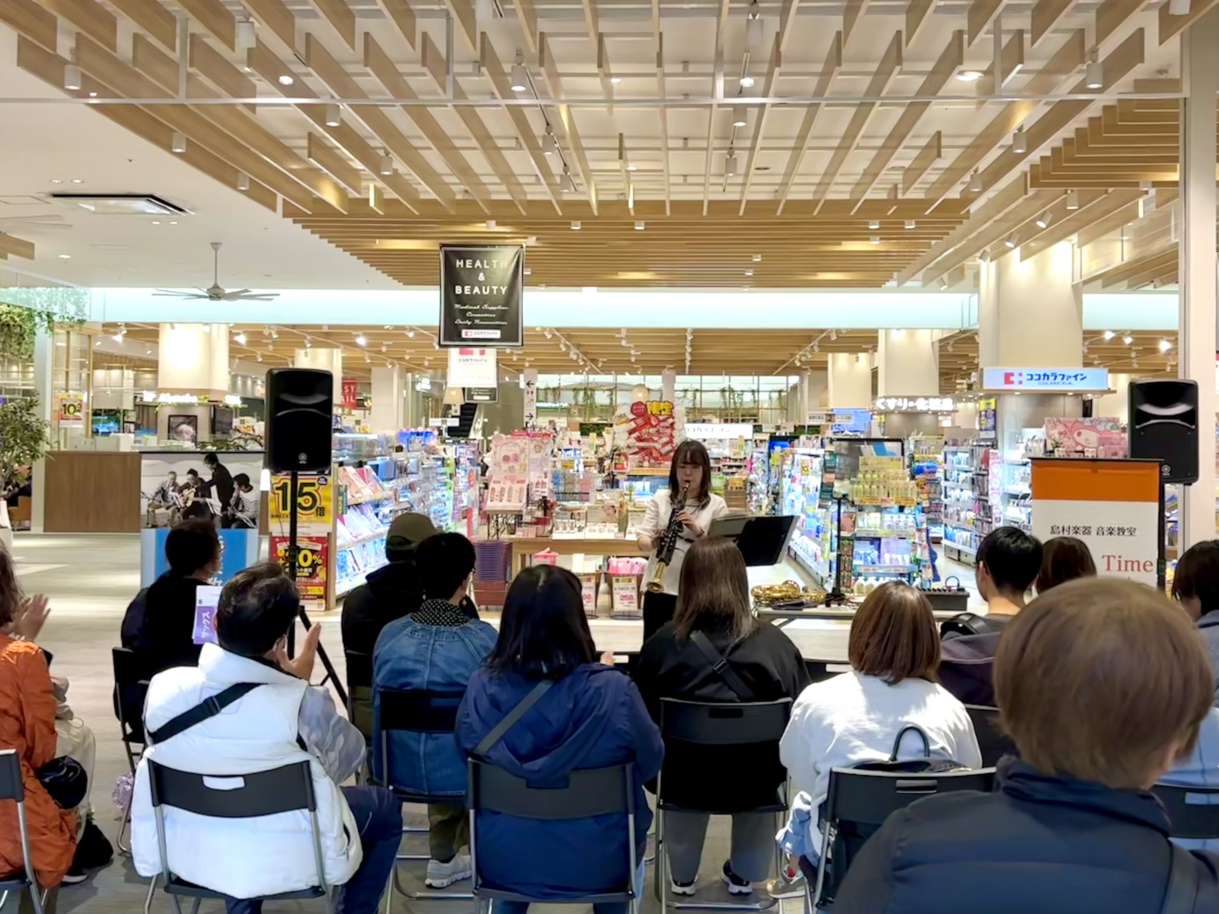 こんにちは！ サックスインストラクターの藤原 朱里です。 3月16日(月)にイオンモール堺北花田店3F ココカラファイン前にて「Sweet Time Concert」を開催いたしました！ Sweet Time Concertとは？ 「Sweet Time Concert」とは、島村楽器イオンモール堺 [&hellip;]