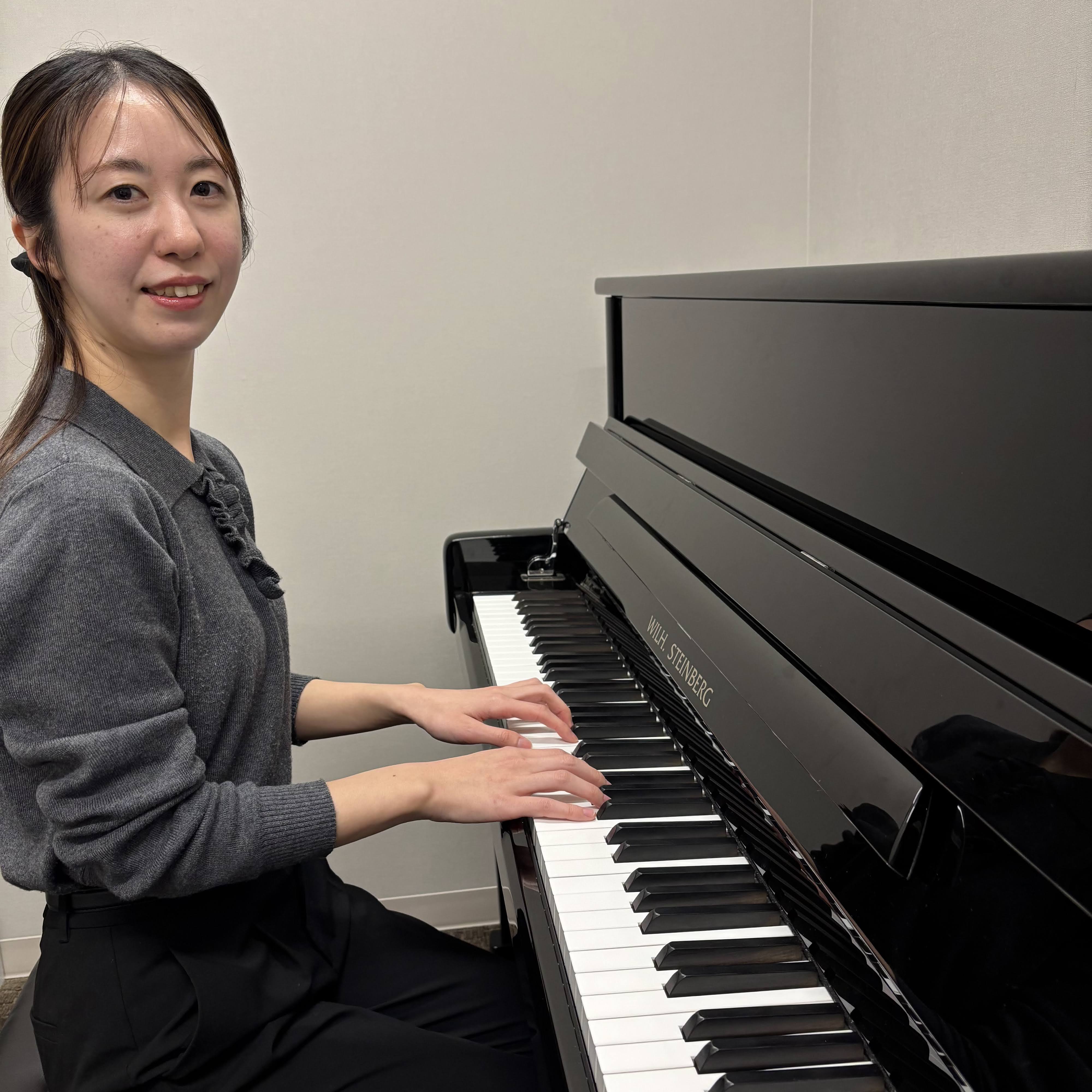 ピアノインストラクター　田中千尋