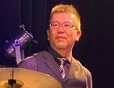 当店は、大阪メトロ御堂筋線北花田店駅下車すぐにあるイオンモール堺北花田店の3階にあります。電車やお車のアクセスが非常に良く、駐車場も完備しております。ホールやライブハウスでの発表会や、会員さま同士の交流を楽しめるイベントも盛りだくさん。だから楽器の上達はもちろん、新しい仲間を作ることもできます。音楽 [&hellip;]