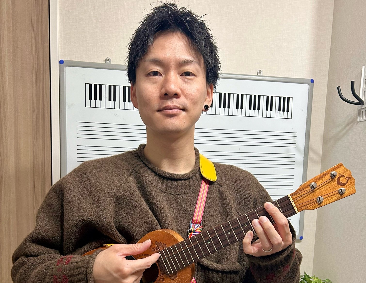 当店は、大阪メトロ御堂筋線北花田店駅下車すぐにあるイオンモール堺北花田店の3階にあります。電車やお車のアクセスが非常に良く、駐車場も完備しております。ホールやライブハウスでの発表会や、会員さま同士の交流を楽しめるイベントも盛りだくさん。だから楽器の上達はもちろん、新しい仲間を作ることもできます。音楽 [&hellip;]