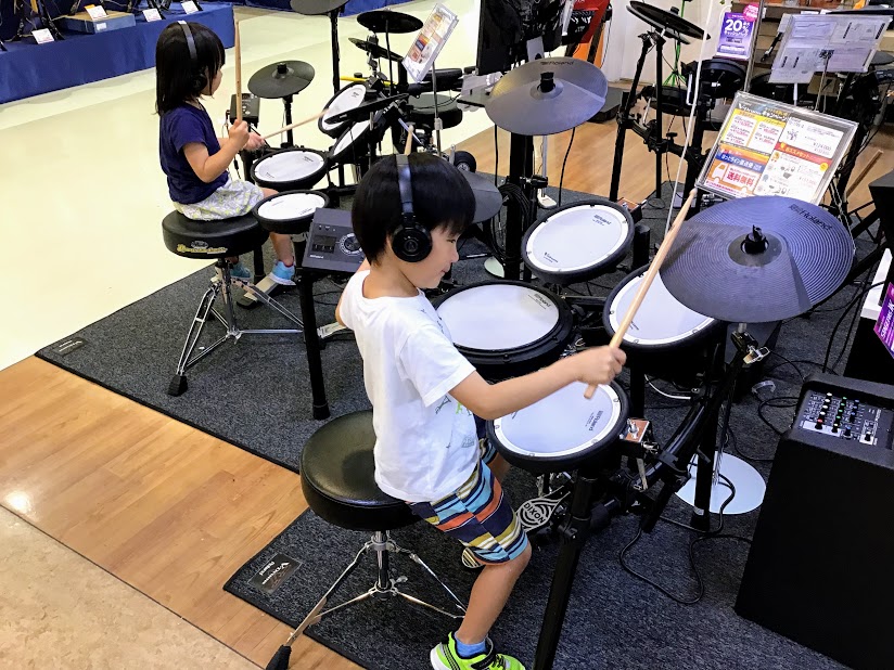ドラム 電子ドラム試奏コーナー作りました お気軽にお立ち寄りくださいませ イオンモール佐久平店 店舗情報 島村楽器 ドラム 電子ドラム試奏コーナー作りました お気軽にお立ち寄りくださいませ イオンモール佐久平店 店舗情報 島村楽器