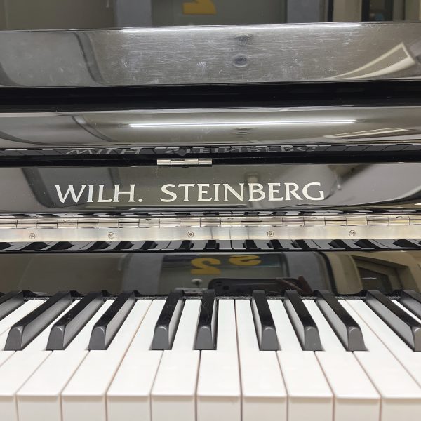 ピアノは、WILH.STEINBERG(スタインベルグ)のAT-18DCを使用しています。