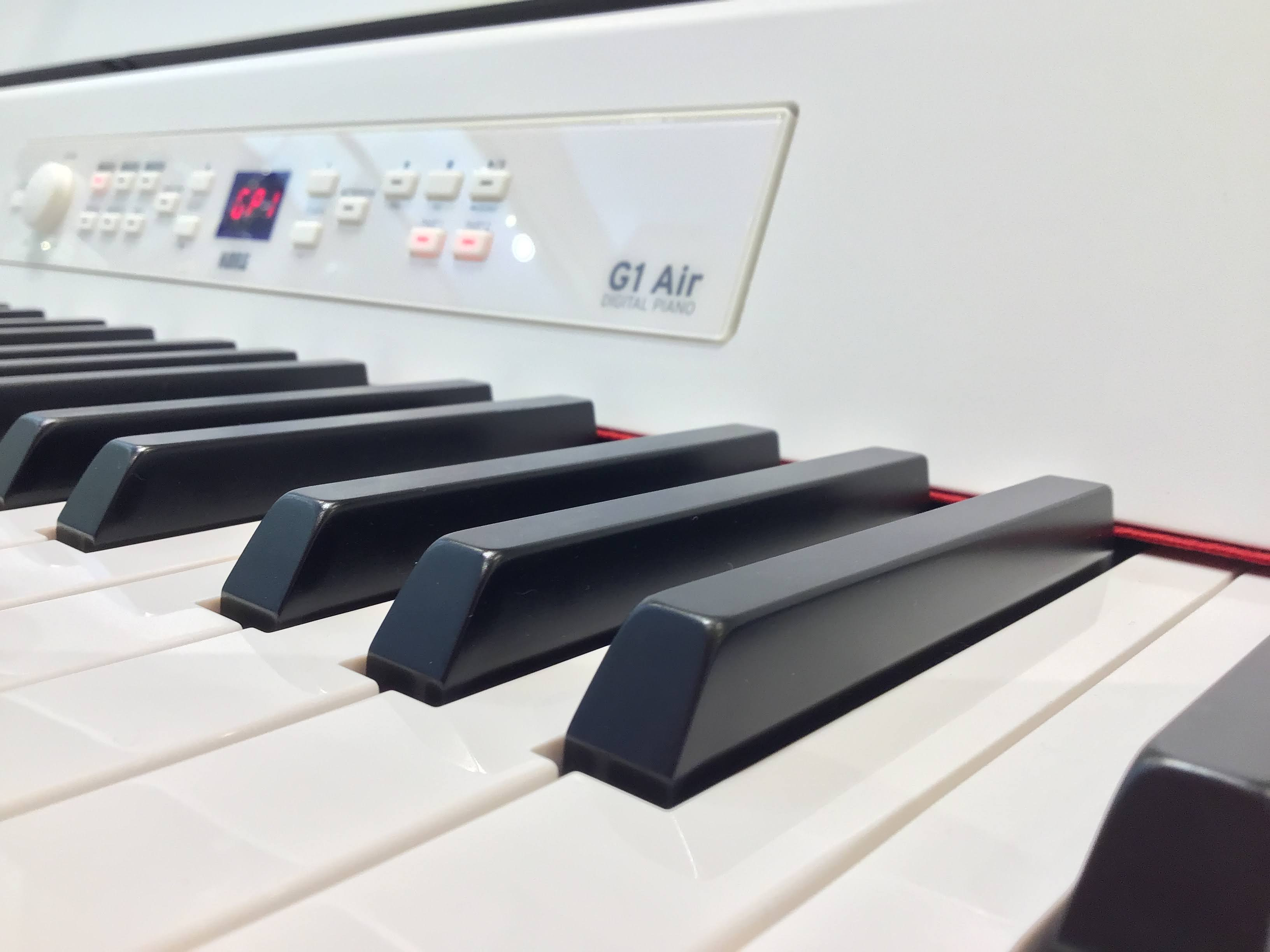 お問い合わせの多いKORGの電子ピアノ上位モデルのG1B AIR店頭展示中です。
