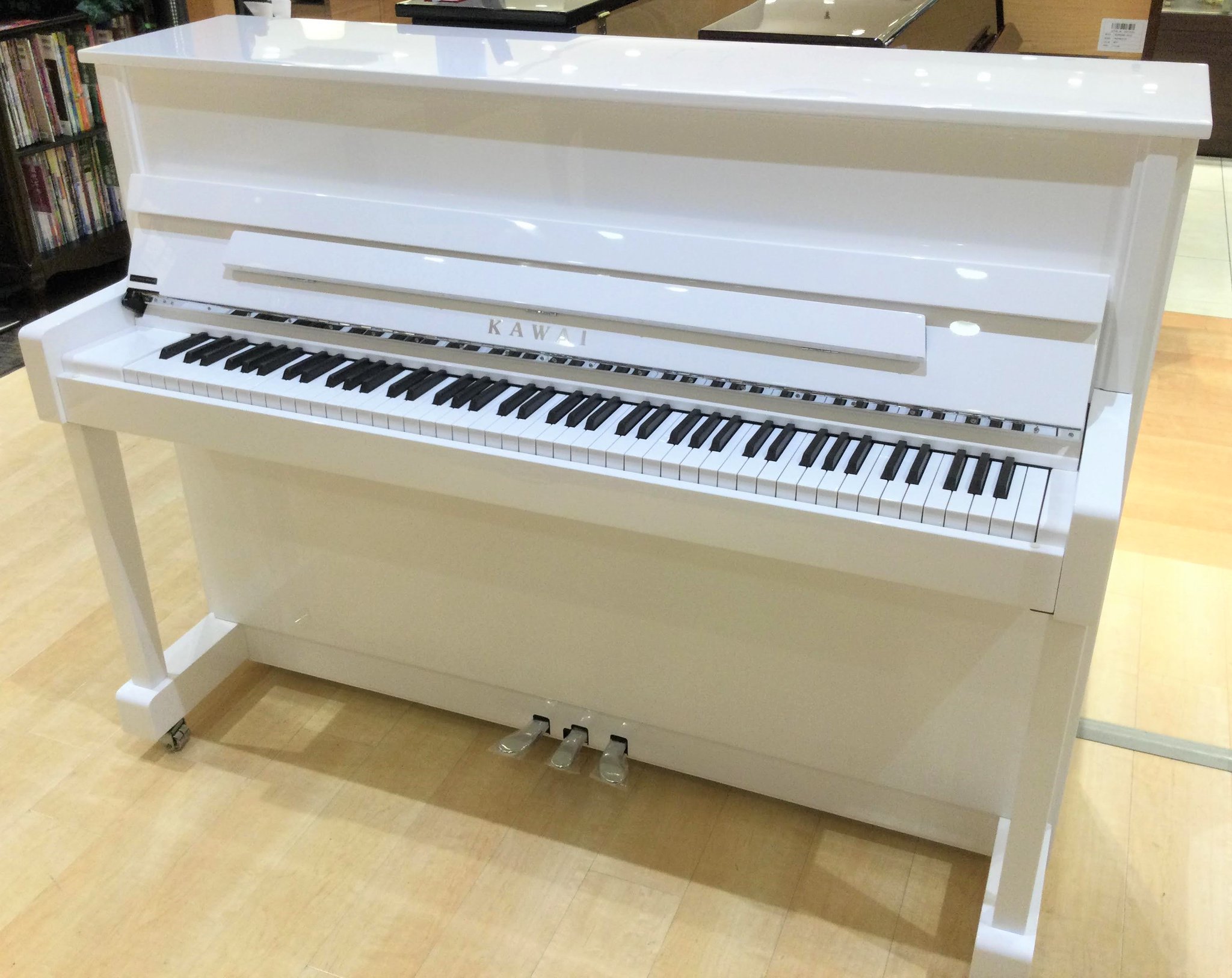 白いピアノ（白艶鏡面仕上げ）カワイ：K114SX ご来店予約を頂きますとWEB予約限定のご成約特典プレゼントをご用意いたします。まずはお話しだけというお客様も、ご購入の事前相談もこちらから承りますのでお気軽にどうぞ。 CONTENTSK-114SXについて音へのこだわりタッチへのこだわりデザインへの […]