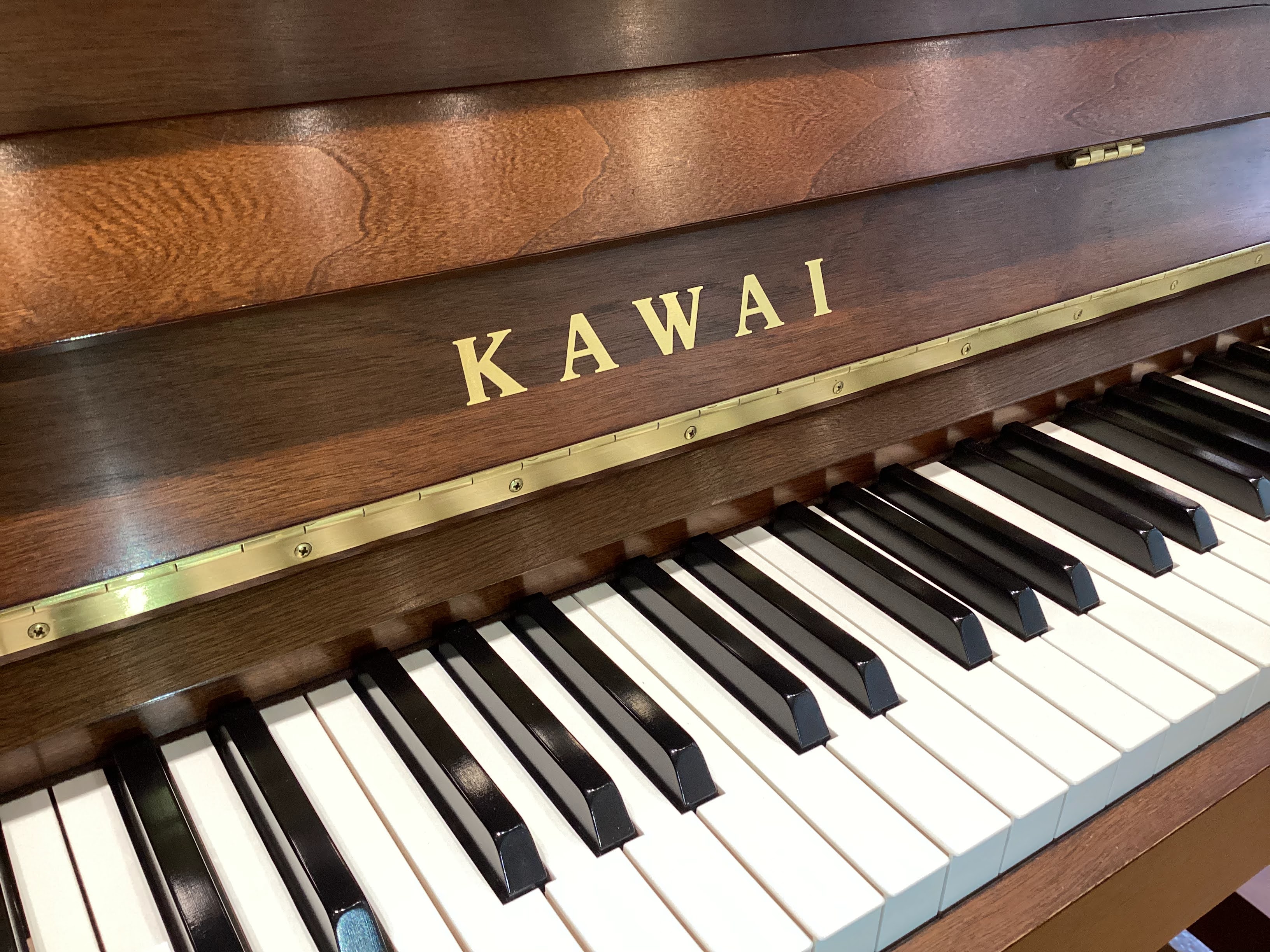 CONTENTS【展示中】C38W（2010年製）についてC38Wの主な特徴中古ピアノカワイアップライトピアノC38W2010年製造／当社ピアノ工房にて再調整済 【展示中】C38W（2010年製）について コンパクトな木目ピアノとして人気のピアノです。天然木のバーチを外装化粧板に使用。シンプルなデザ […]