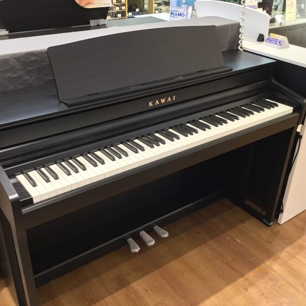 ■カワイ　SCA401<br />
・黒木目調<br />
・￥209,000