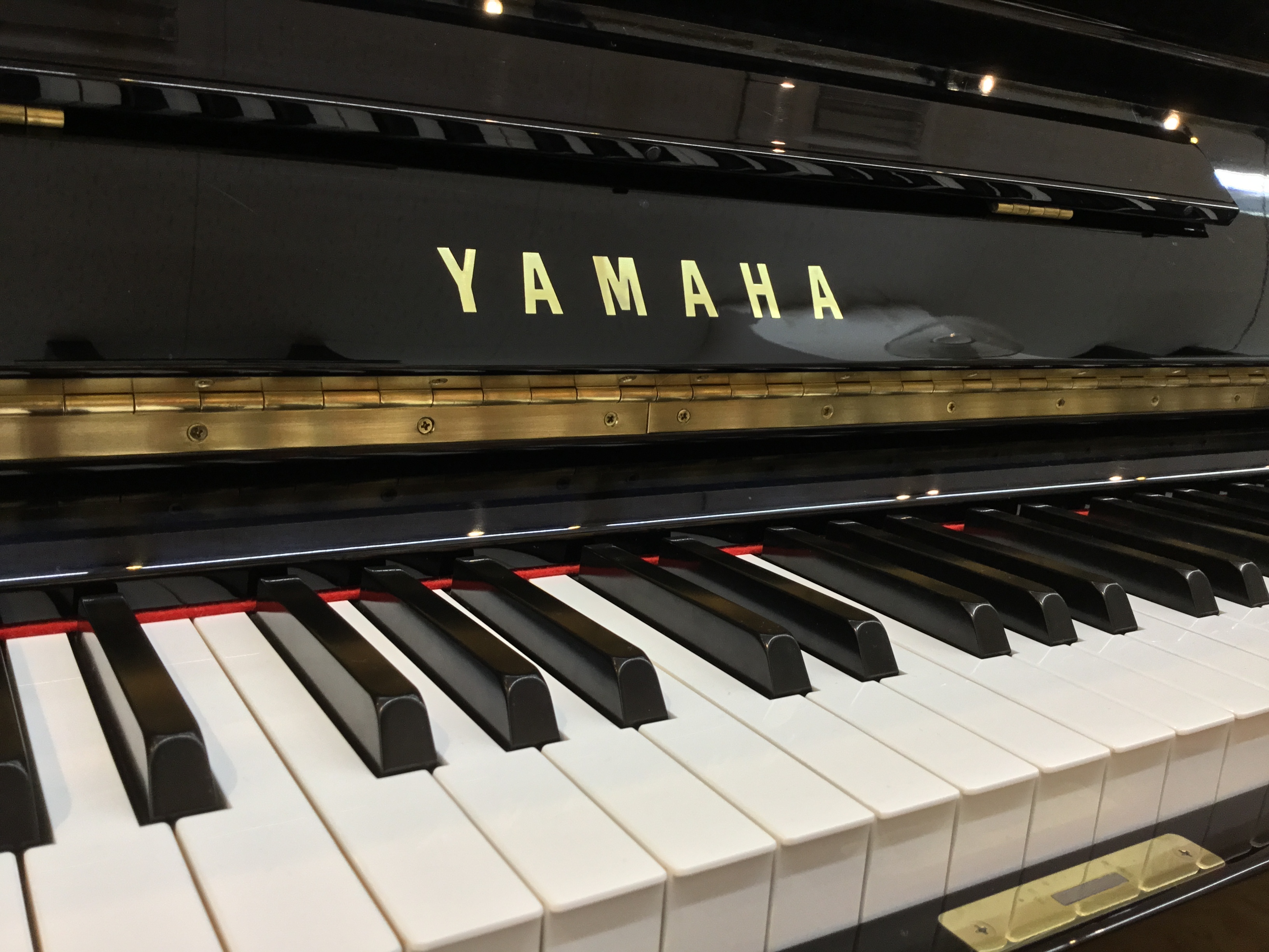 ヤマハの中古ピアノでは指折りの人気ピアノUX3が入荷しました。