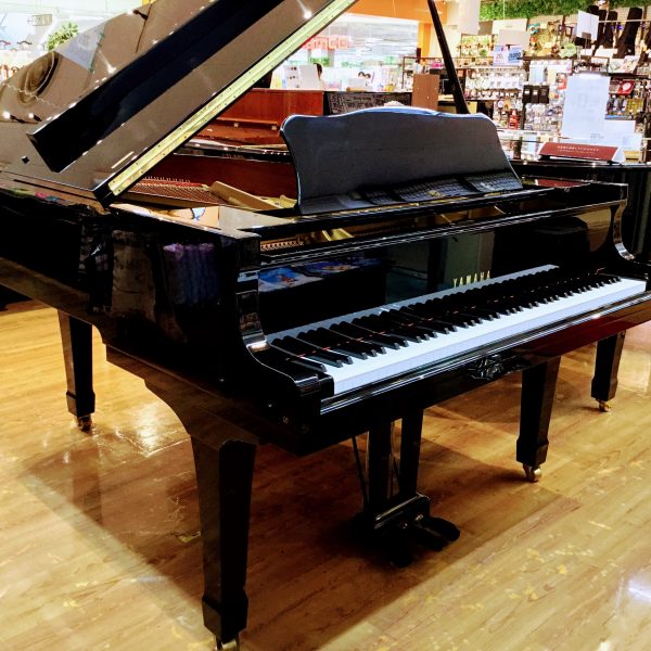 ■ヤマハ　中古グランドピアノ<br />
・G3E（1992年製造）<br />
・3本ペダル<br />
・ご成約済