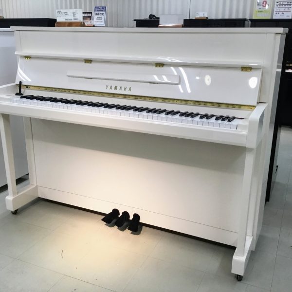 ■ヤマハ　中古ピアノ<br />
・b113PWH（2015年製造）<br />
・白艶鏡面仕上げ<br />
・￥627,000