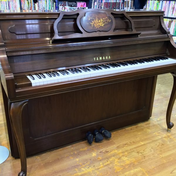 ■ヤマハ　中古ピアノ<br />
・W100WnC<br />
・家具調ピアノ<br />
・象嵌細工譜面台<br />
・ご成約済