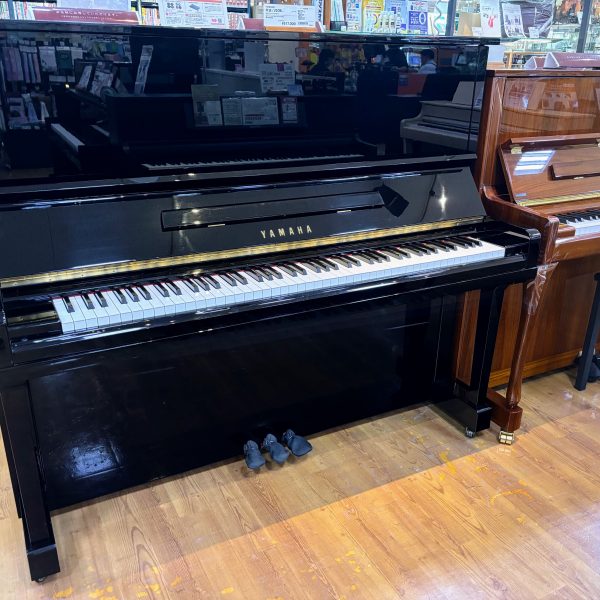■ヤマハ 中古ピアノ<br />
・U30BL(1988年製造)<br />
・背高131㎝<br />
・¥517,000<br />
<br />
ヤマハの定番モデルU3タイプです。柔らかな音色に仕上がりました。