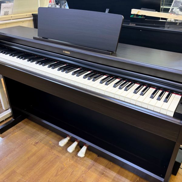 ■ヤマハ　YDP165<br />
・ダークローズウッド<br />
・￥132,000