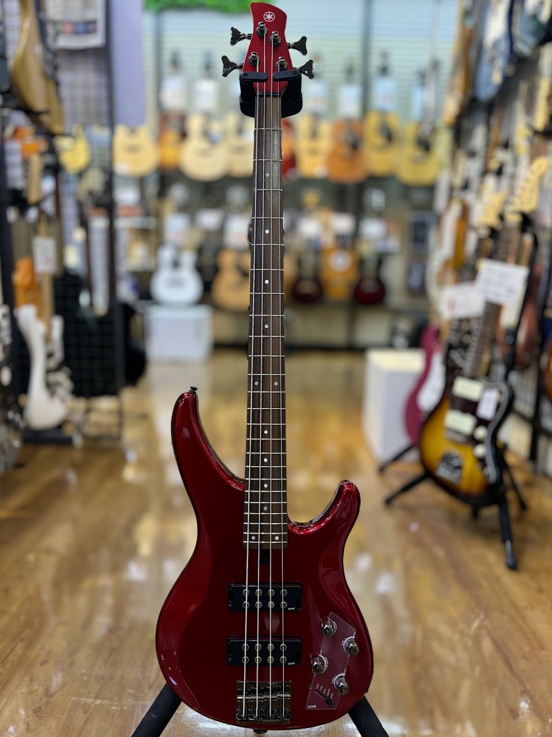 エレキベースYAMAHA / TRBX304 CAR Candy Apple Red