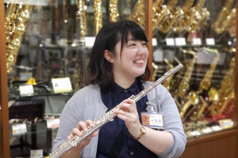 スタッフ写真 管弦アクセサリー担当 小笠原